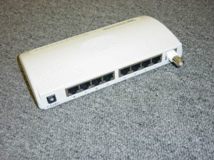 Hub Rj45 e BNC fonte : http://www.connectgear.com